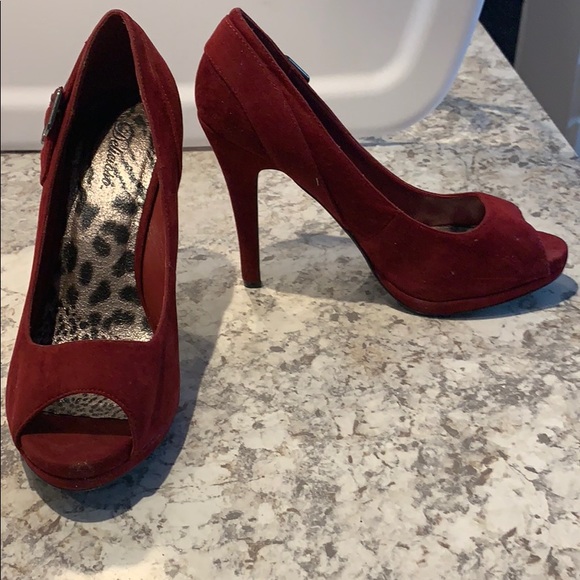 Red suede high heels - Picture 2 of 4